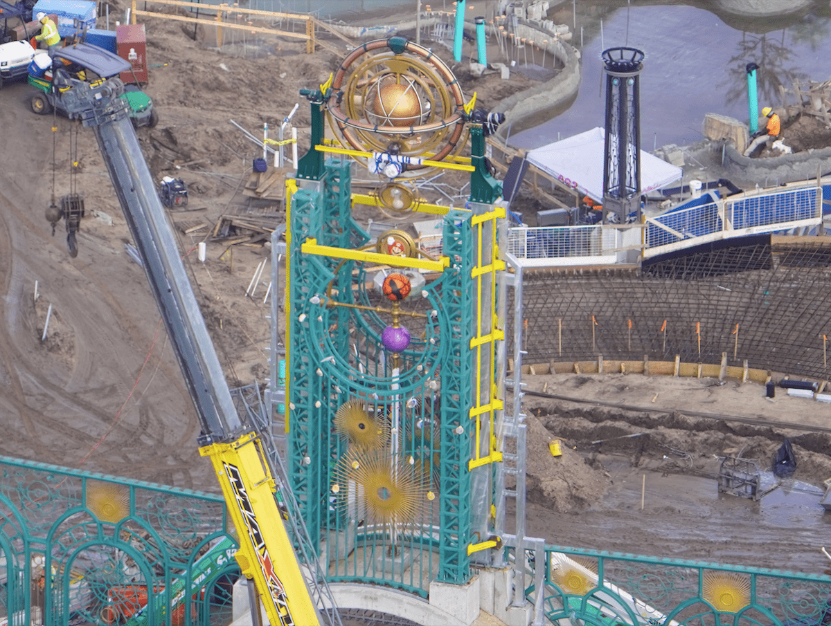 Chronos tower construction, Epic Universe