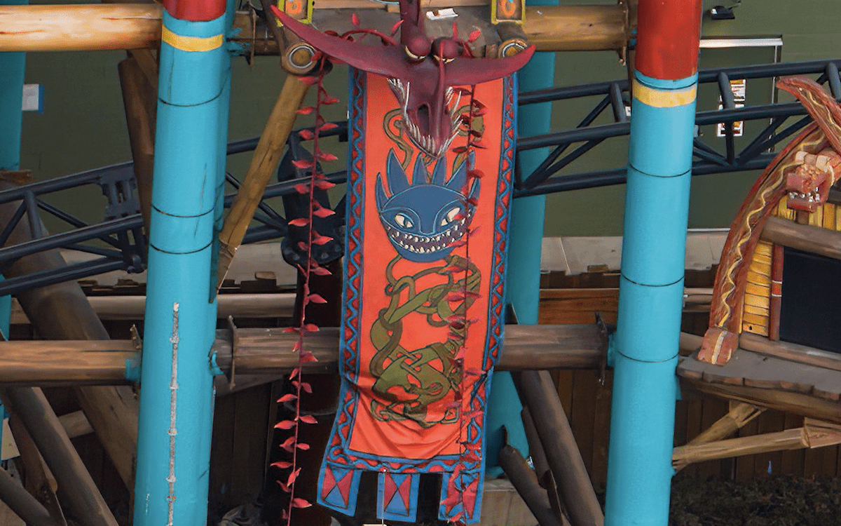 Toothless banner