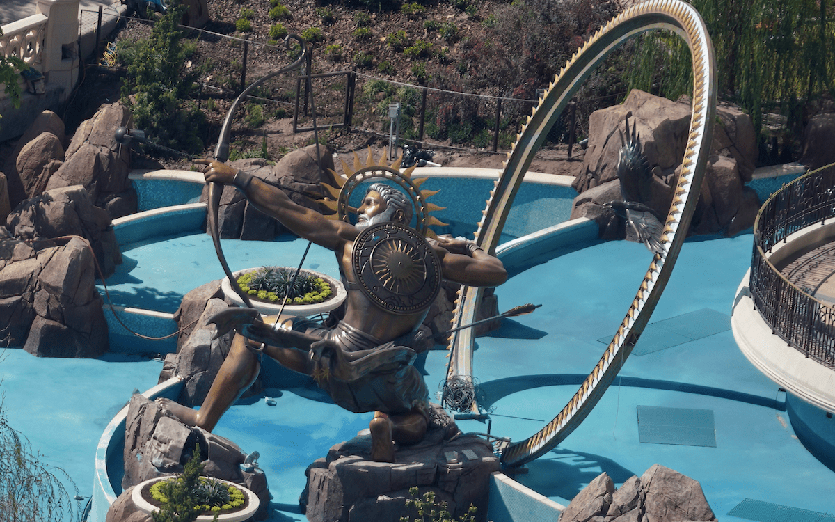 Helio statue, Epic Universe