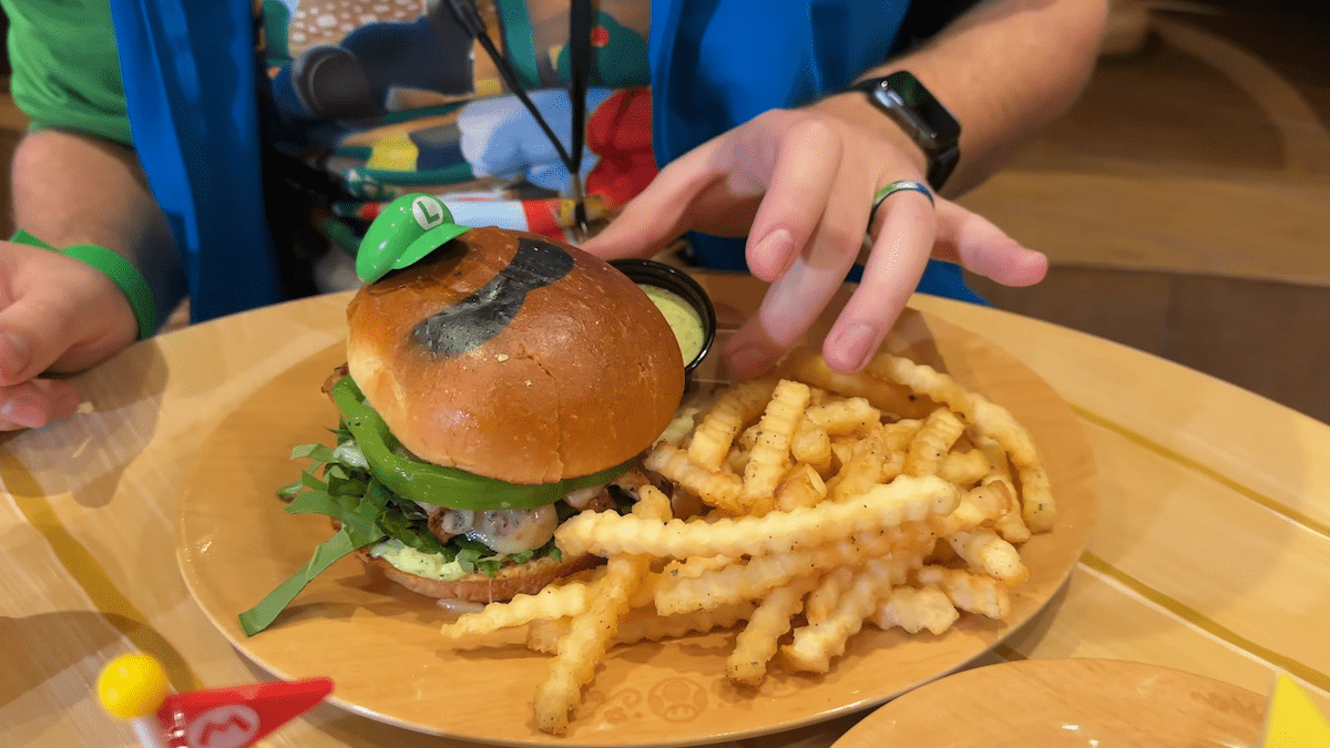 Luigi Burger, Toadstool Café