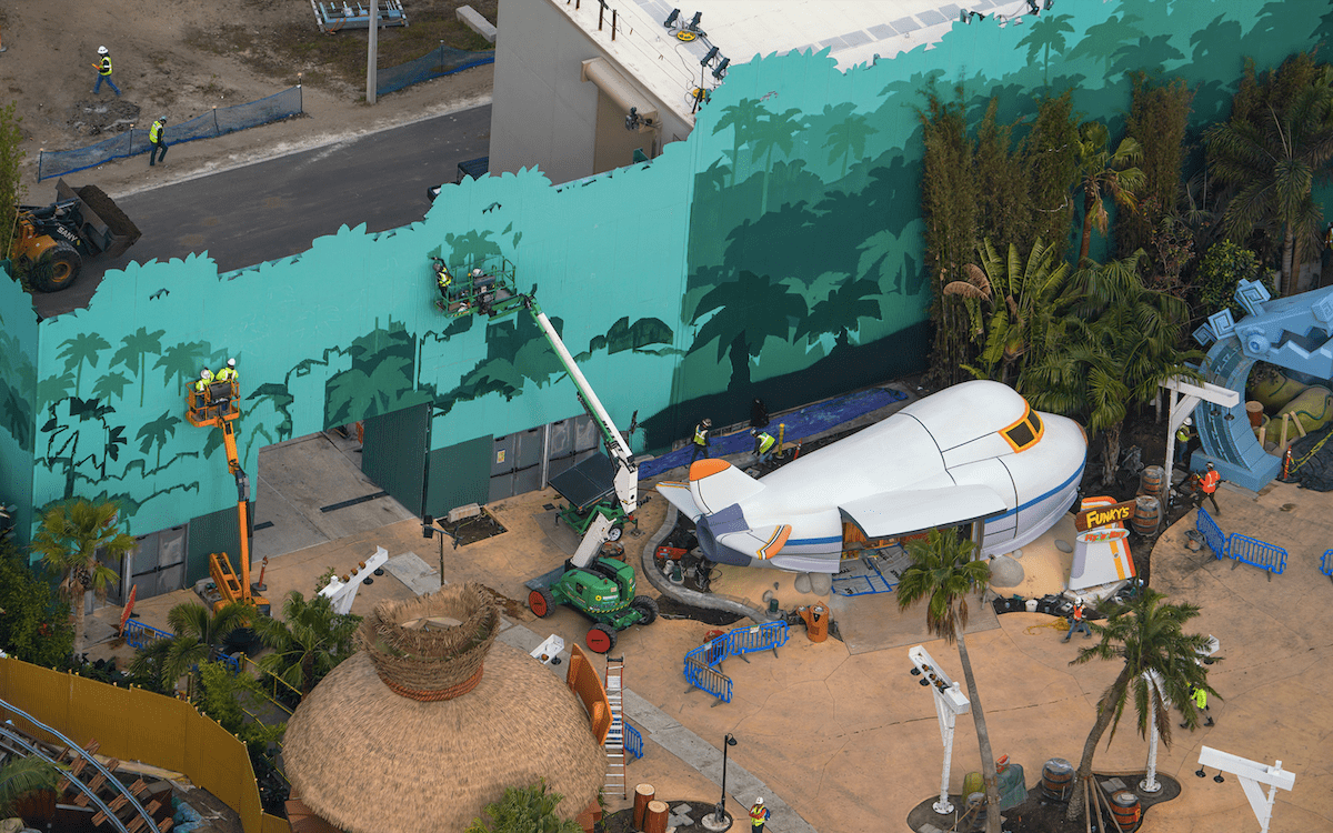 Painting of trees on walls surrounding Donkey Kong Country