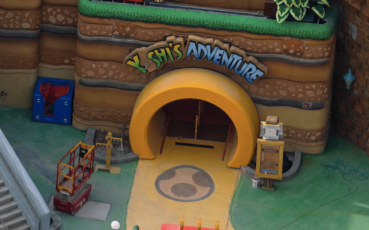 Yoshi's Adventure entrance close up